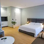 Sky Way Skk Luxury Aparthotel Sarandë