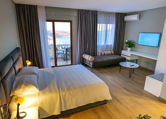 Sky Way Skk Luxury アパートホテル Sarandë
