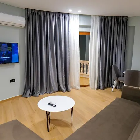מלון דירות Sky Way Skk Luxury 3*