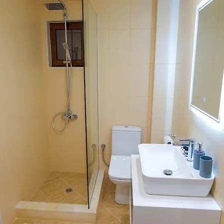 מלון דירות Sky Way Skk Luxury 3*